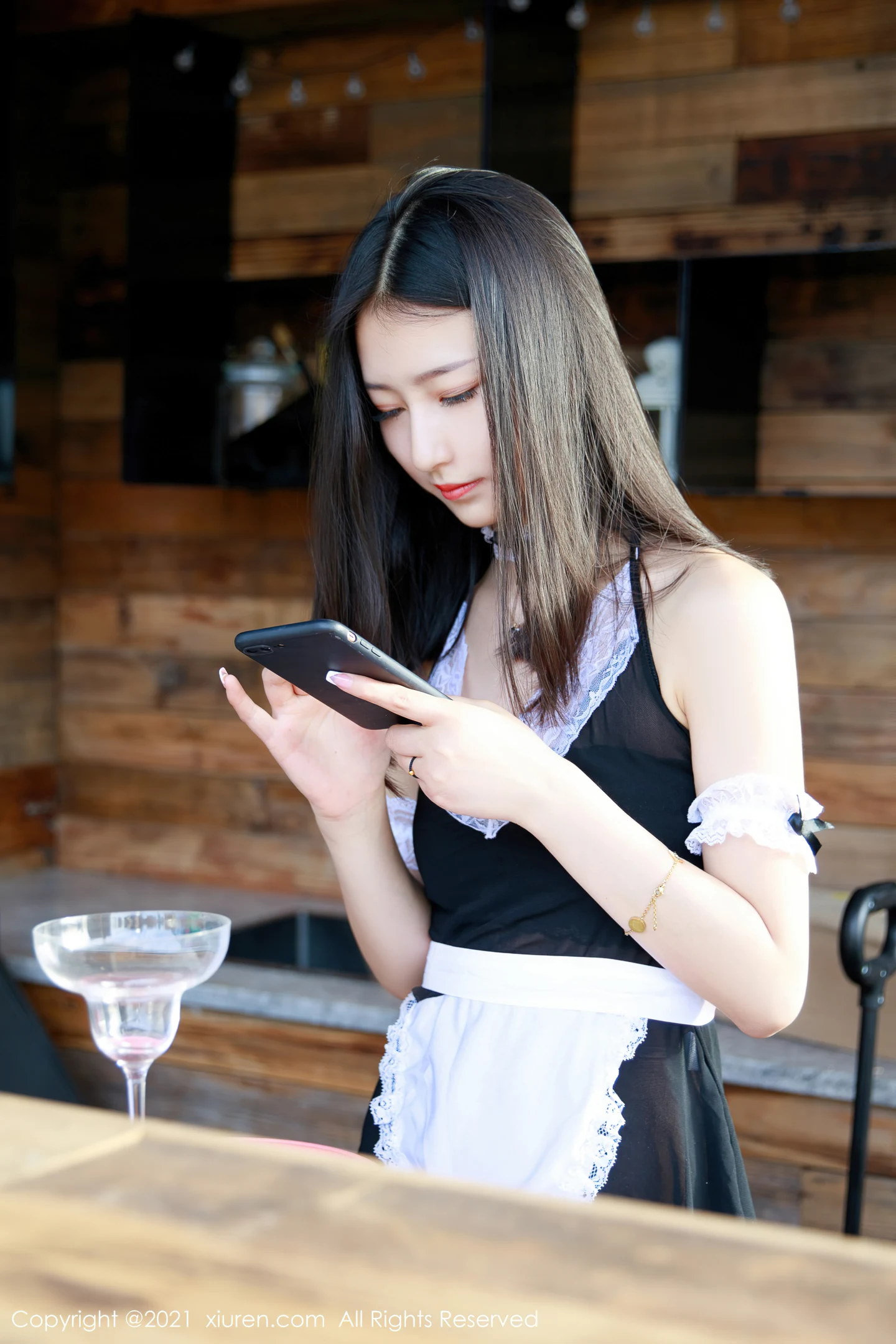 [XiuRen秀人网]No.3586_模特熊小诺居家蕾丝女仆主题私房开档肉丝裤袜撩人诱惑写真60P-秀人网 - XiuRen.Space